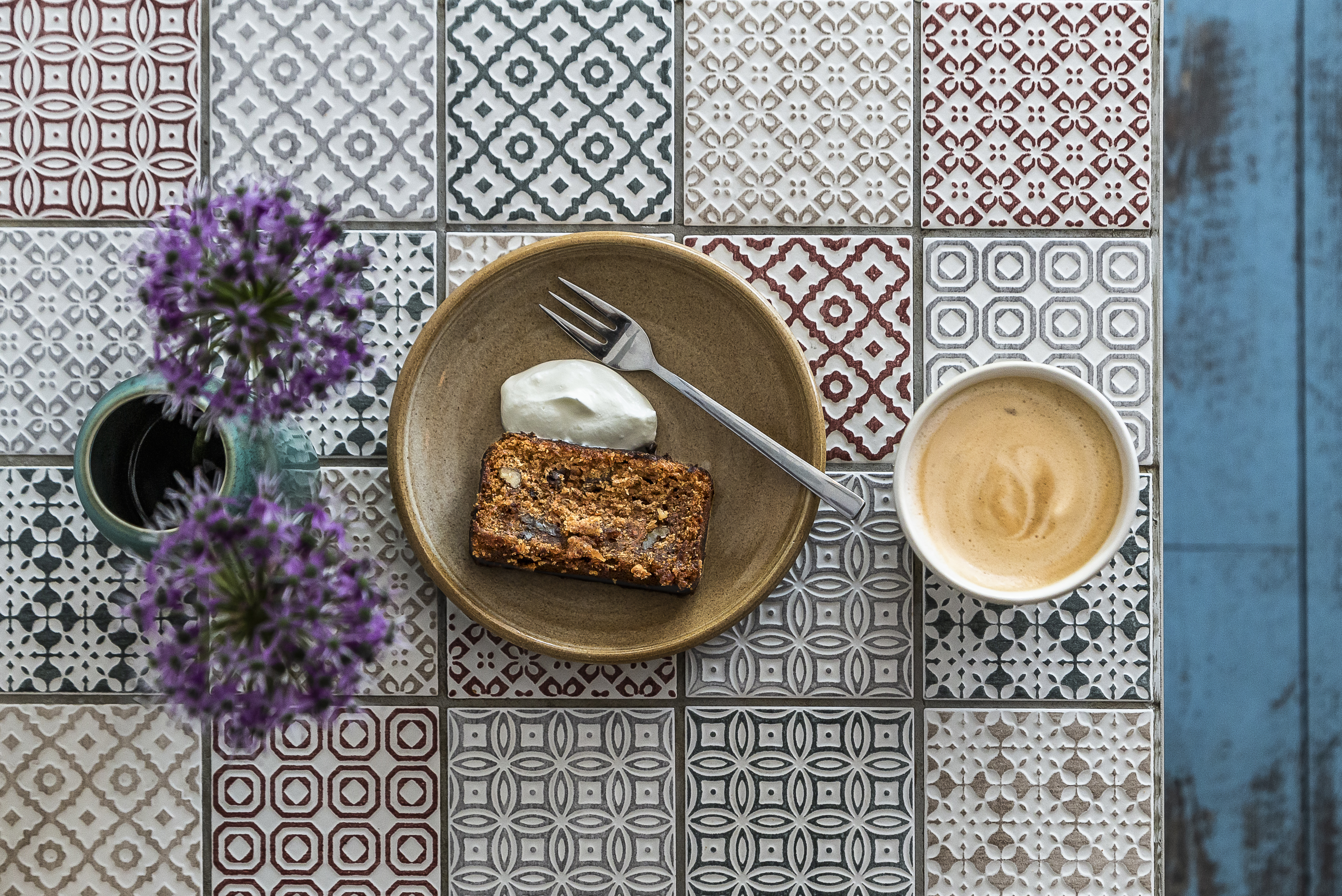 Hygge med kage og kaffe i dejlige omgivelser