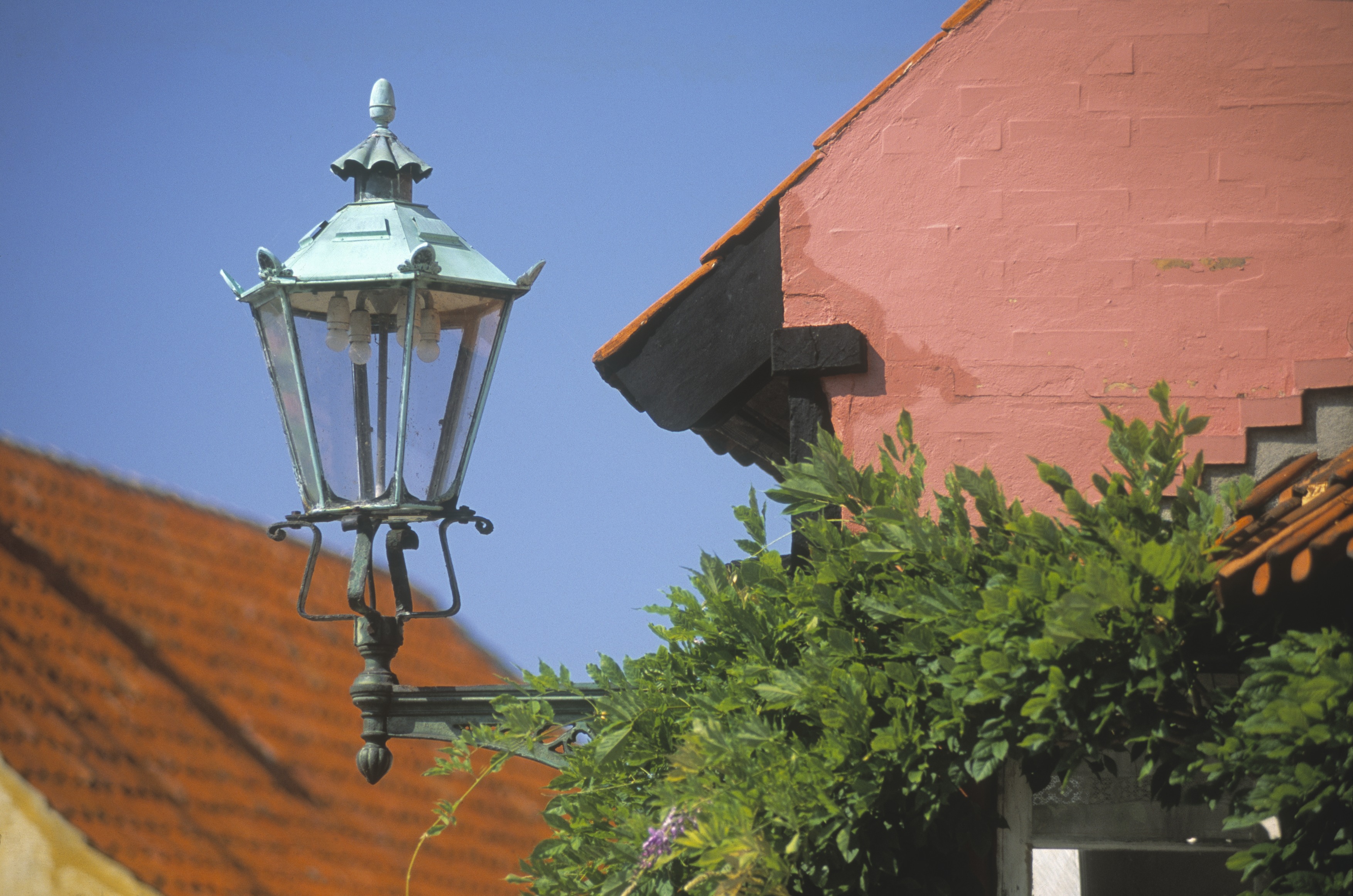 Gammel gadelygte i den gamle bydel i Rønne