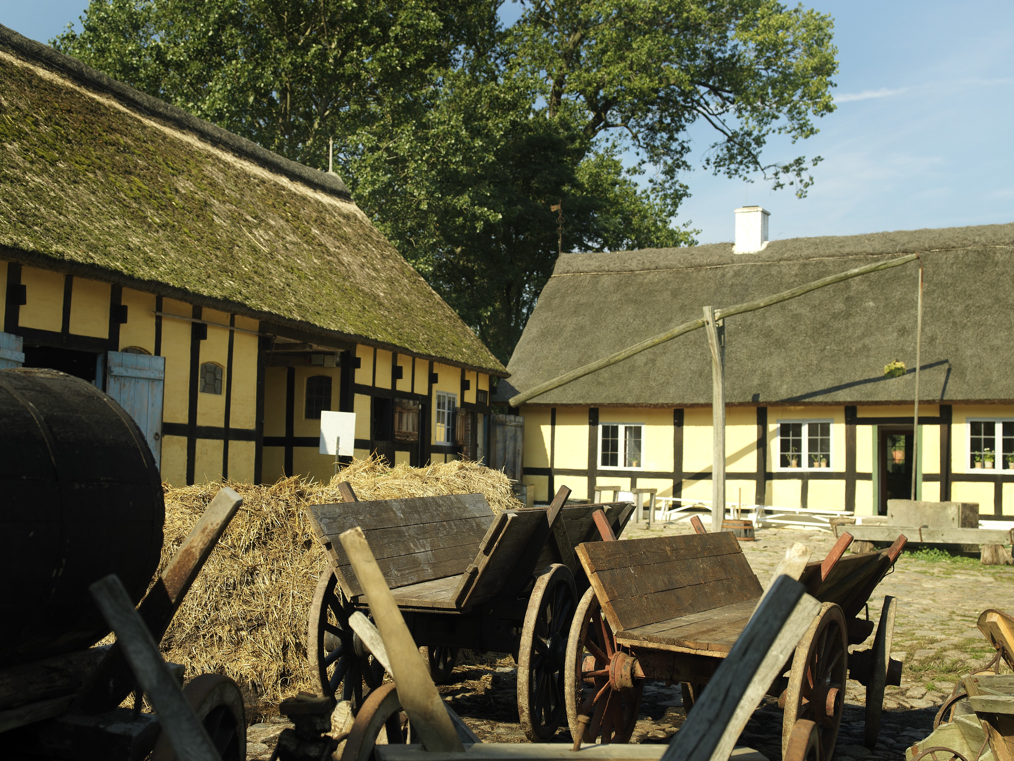 Ude i gården på landbrugsmuseet Melstedgård