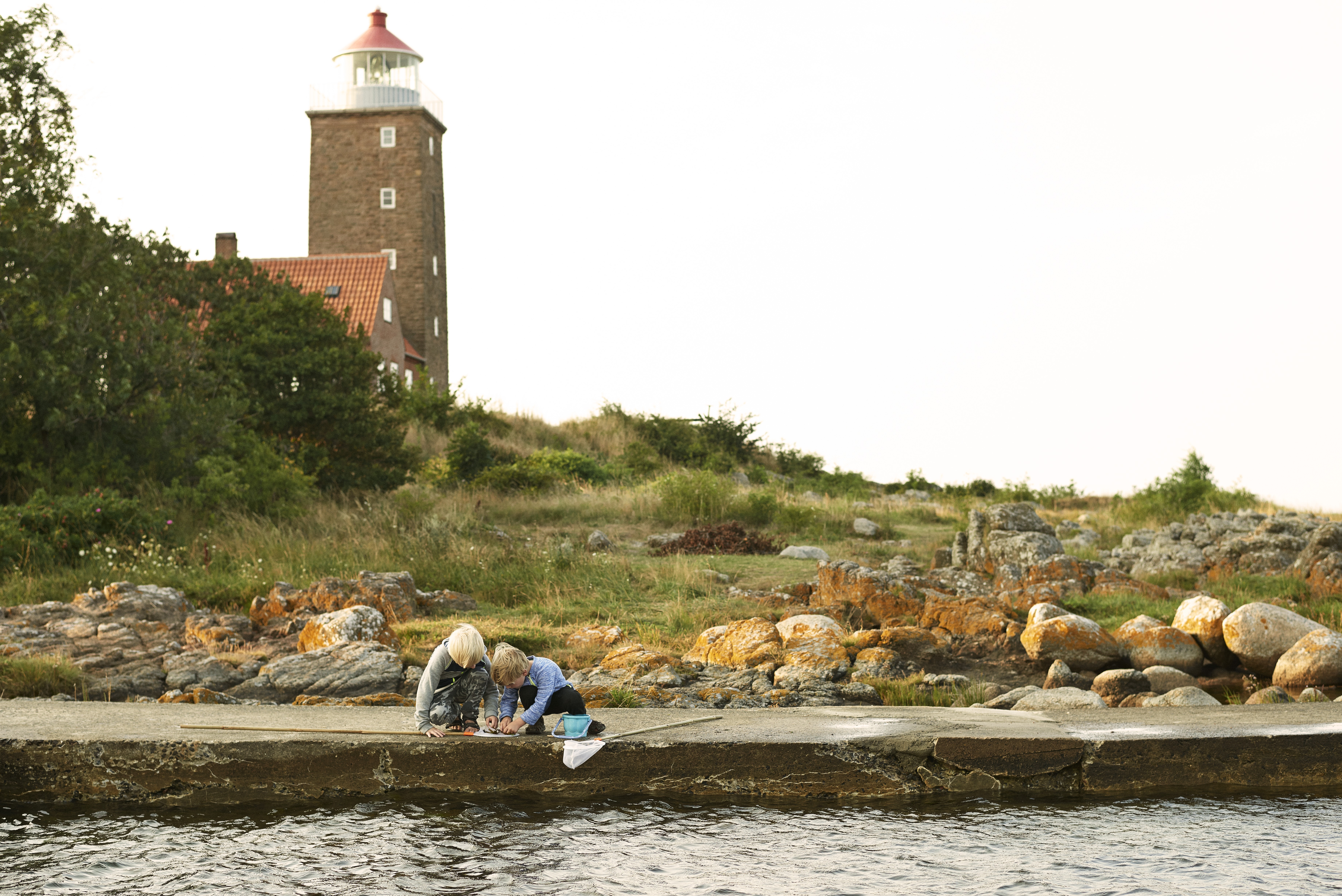 Børn med fiskenet i Svaneke