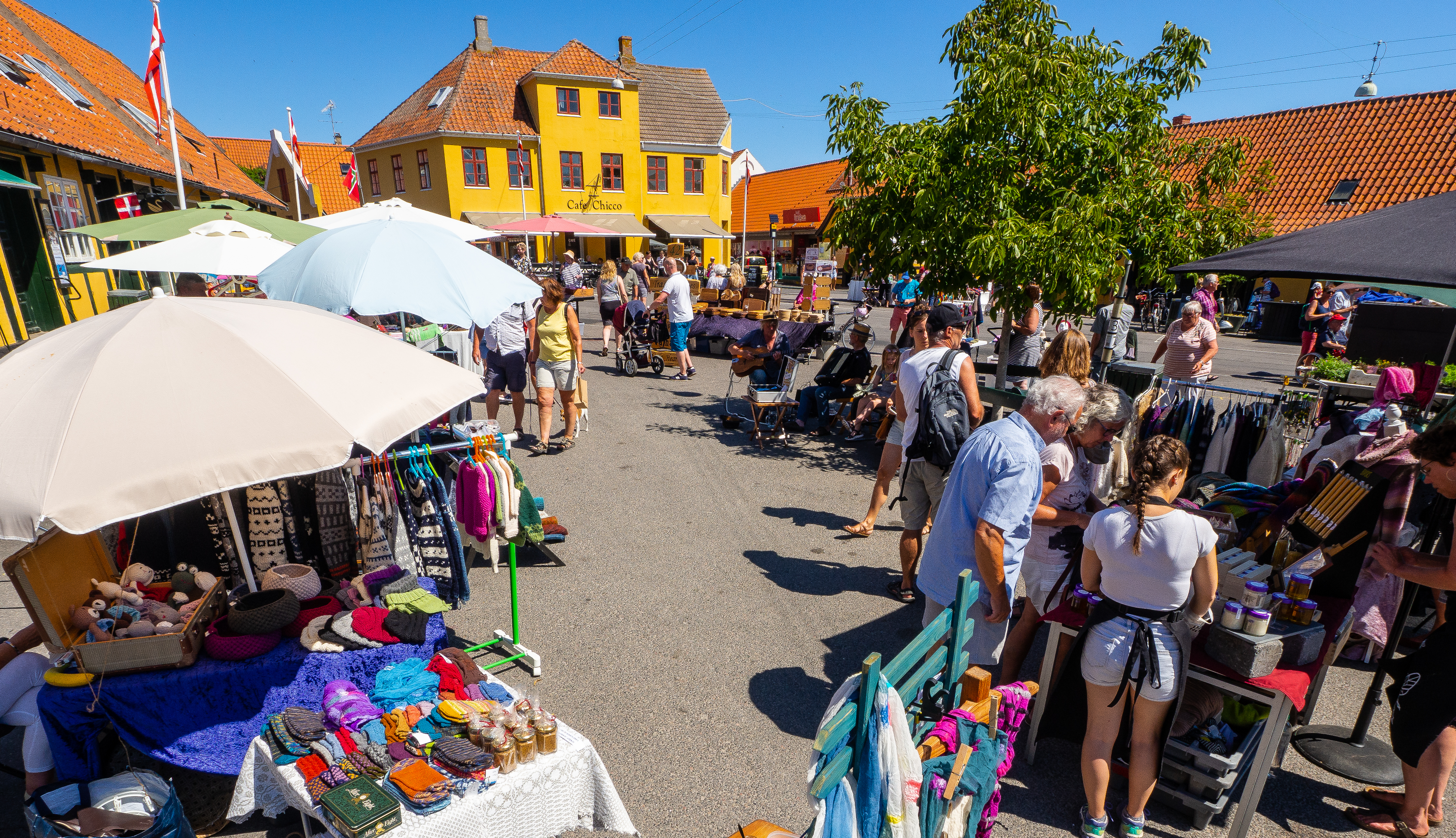 Markedsdag på Svaneke Torv 